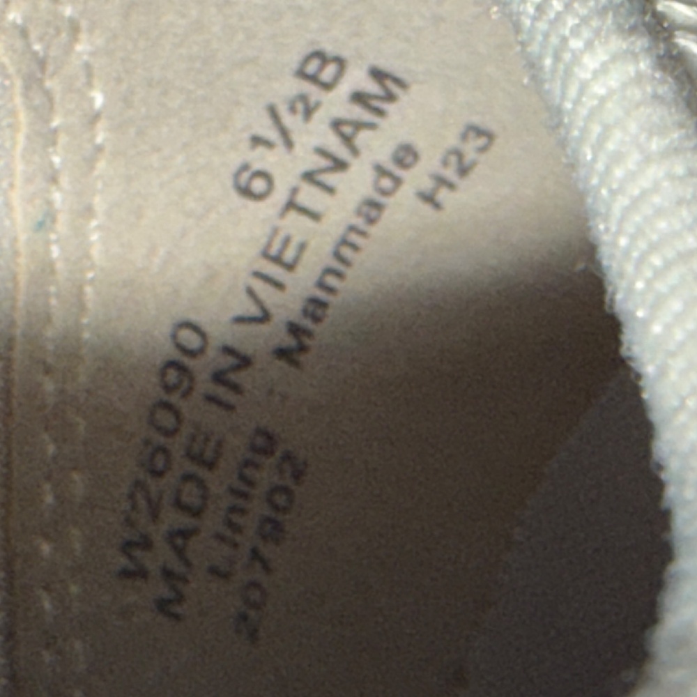 Cole Haan Zerogrand FlowerFoam Sneakers Womens Size 6.5 B Beige Suede Lace Up - Picture 3 of 8